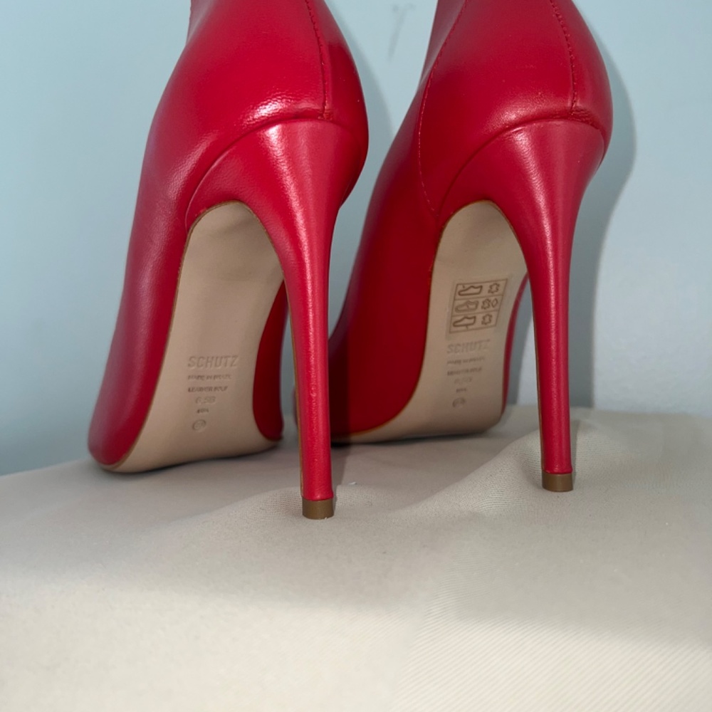 Schutz Nappa Leather Pumps | Red | size 6.5 - Picture 2 of 6
